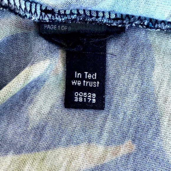 Ted Baker London gorgeous tropical print short sleeve top. Size 4
C - Picture 7 of 8